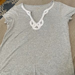 Grey short sleeve shirt, stretchy material